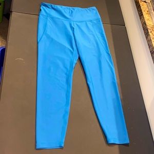 Old Navy Women’s Active Elevate Legging with side pockets. Size Large.